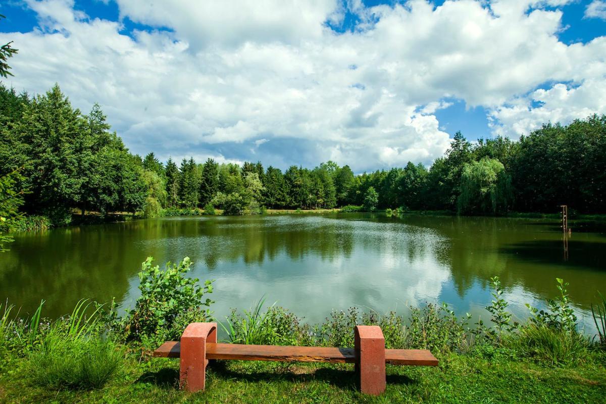 Hotel Les Etangs Du Moulin D'Harcy Lonny Exteriér fotografie