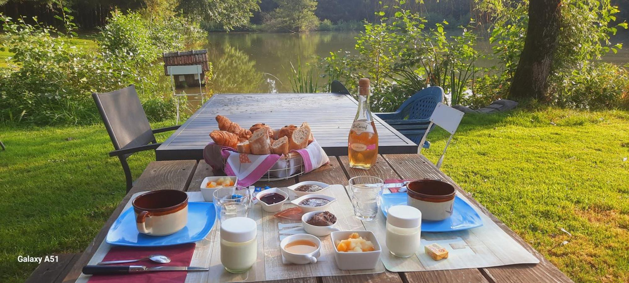 Hotel Les Etangs Du Moulin D'Harcy Lonny Exteriér fotografie
